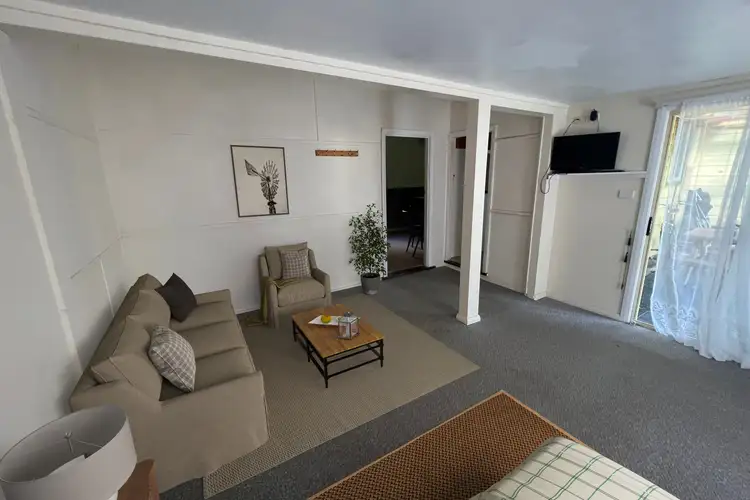 11/63-65 Prince Edward Street