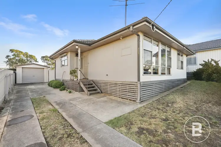 5 Tobruk Avenue, Maryborough VIC 3465