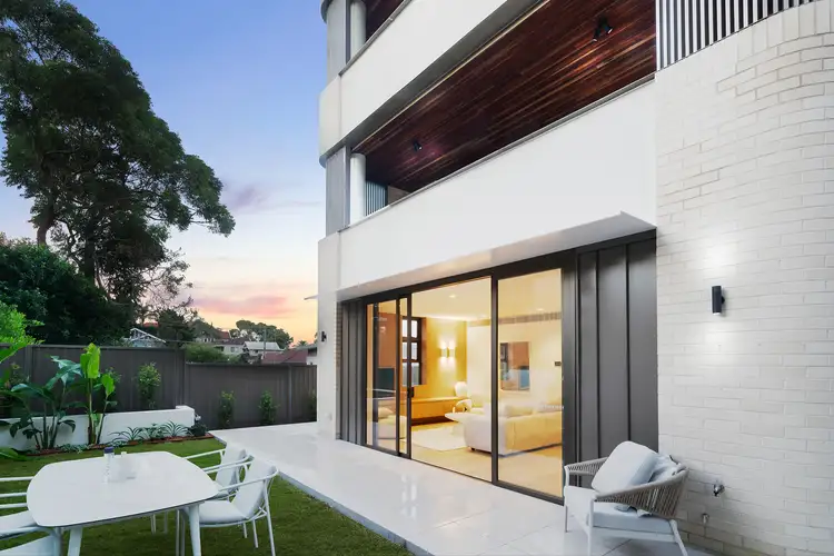 Main view of Homely unit listing, 2/166 Mount Street, Coogee NSW 2034
