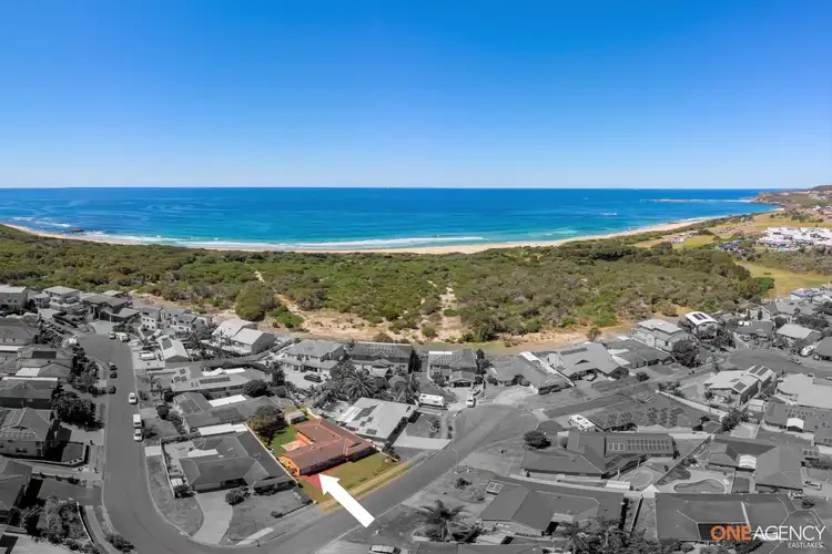 17 Ebbtide Avenue, Caves Beach NSW 2281