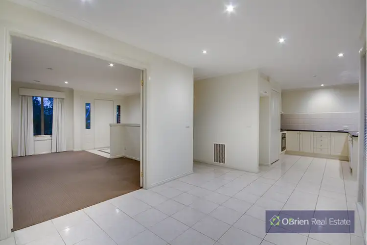 Fifth view of Homely house listing, 2 Lilac Crescent, Berwick VIC 3806