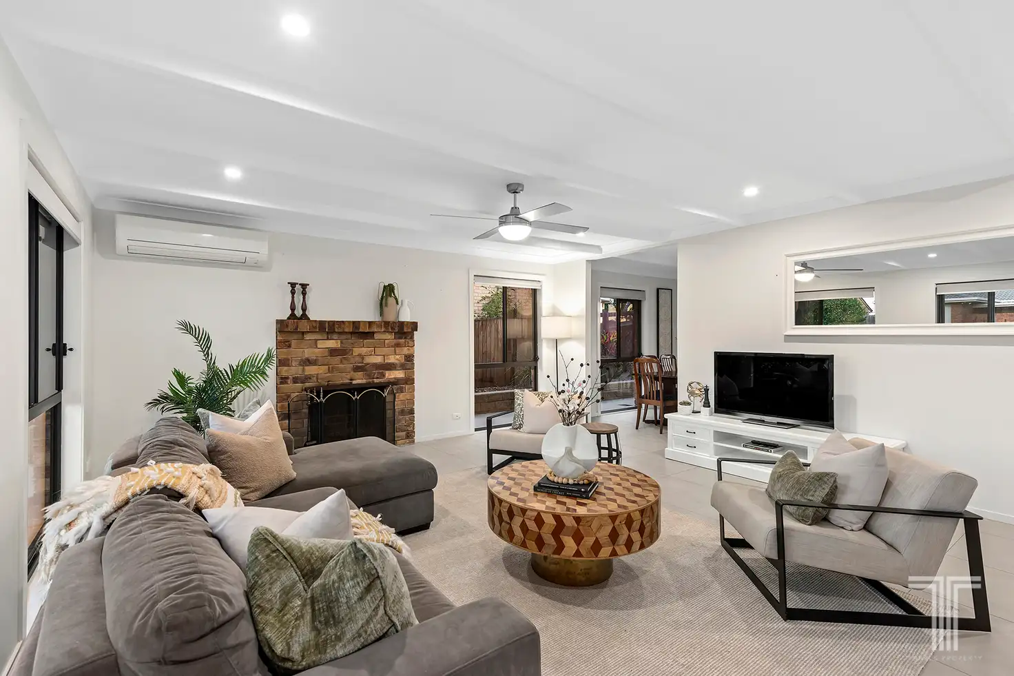 Main view of Homely house listing, 25 Lindisfarne Street, Carindale QLD 4152