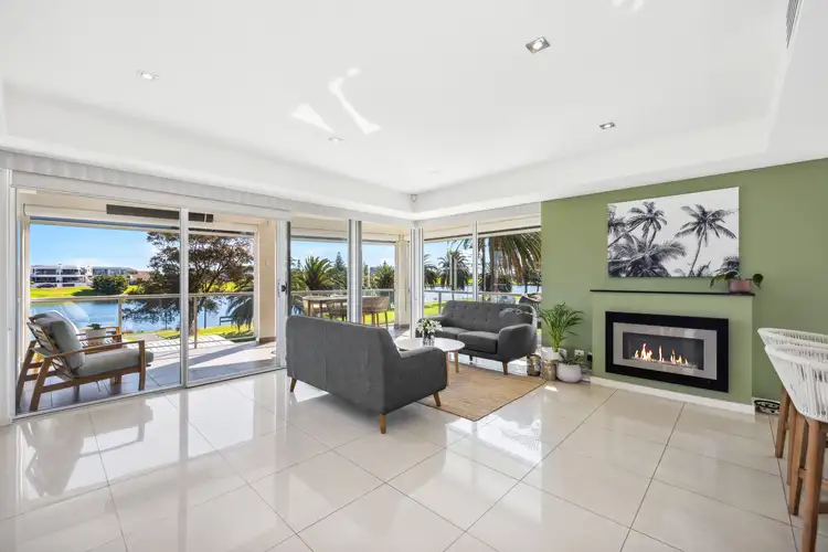 2/24 Adelphi Terrace, Glenelg North SA 5045