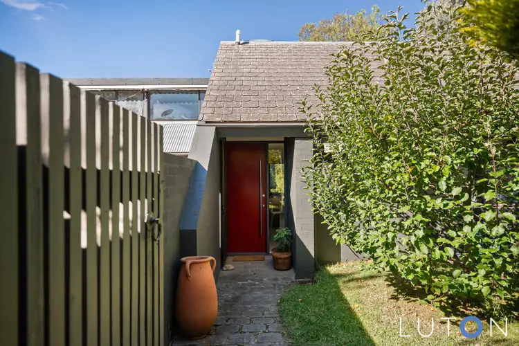 15 Maclachlan Street, Holder ACT 2611
