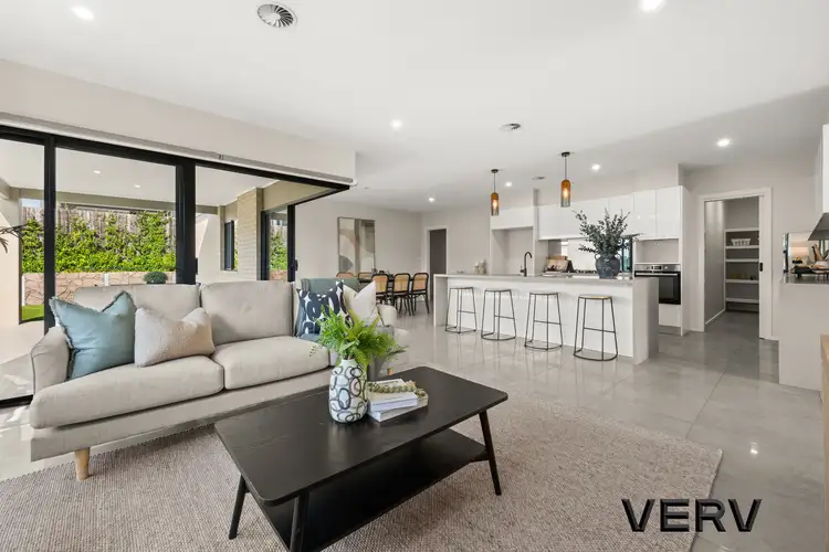 10 Redshaw Street, Coombs ACT 2611