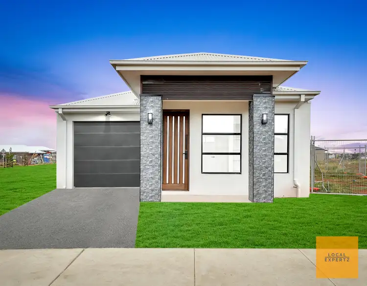 18 Everlasting Boulevard, Strathtulloh VIC 3338
