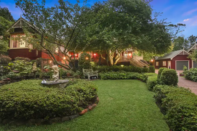 121 Falls Road, Wentworth Falls NSW 2782