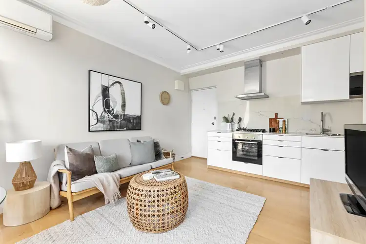 Third view of Homely apartment listing, 8/18-20 Selwyn Avenue, Elwood VIC 3184