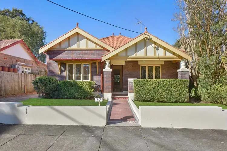 37 Blaxland Street