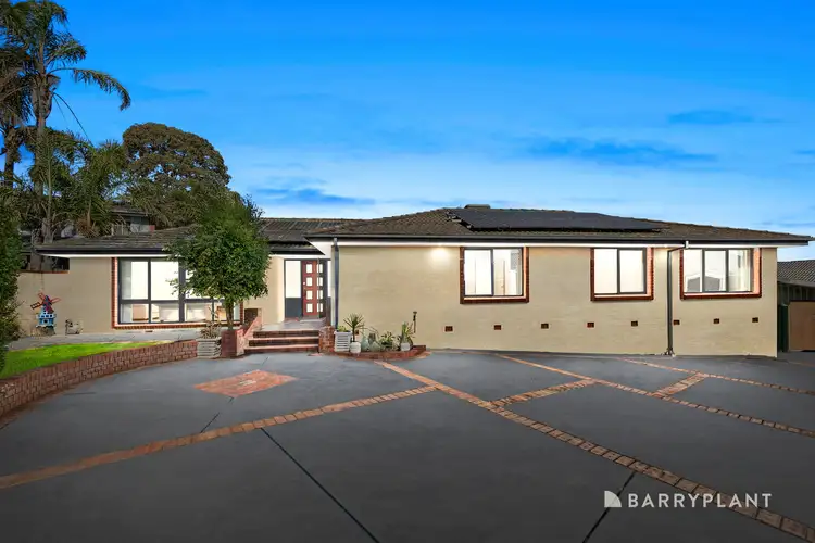 7 Peacock Close, Mill Park VIC 3082