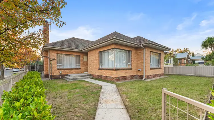 210 Pleasant Street South, Newington VIC 3350