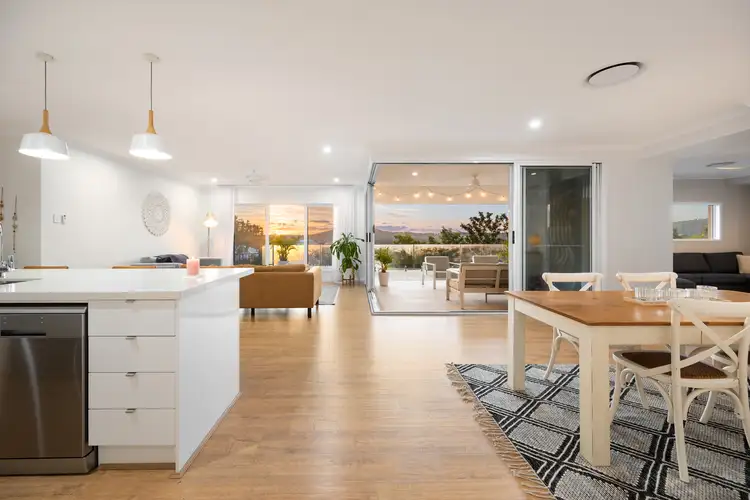 18 Hibiscus Crescent, Maudsland QLD 4210