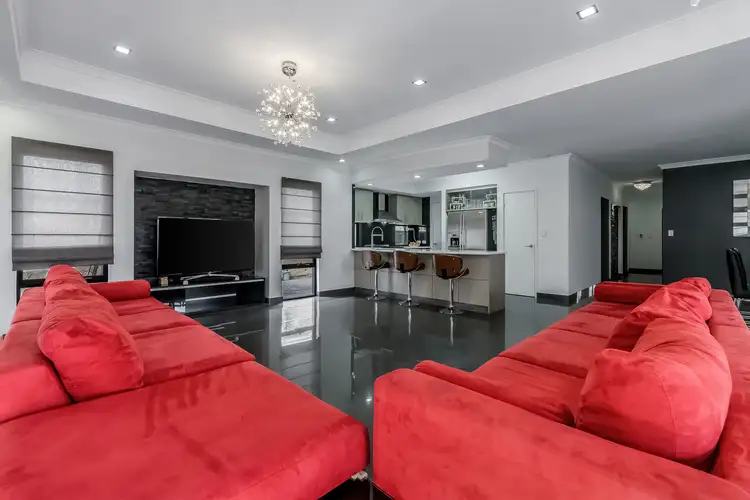 Second view of Homely house listing, 10 Hillview Place, Thornlie WA 6108