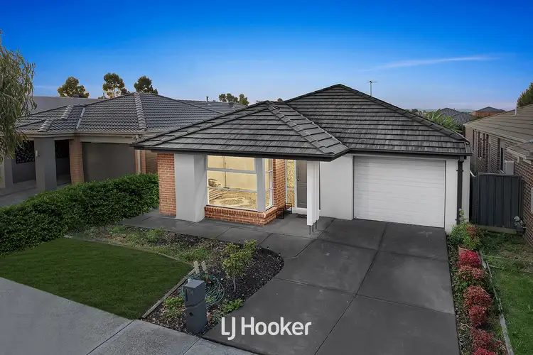 116 Elmslie Drive, Cranbourne East VIC 3977