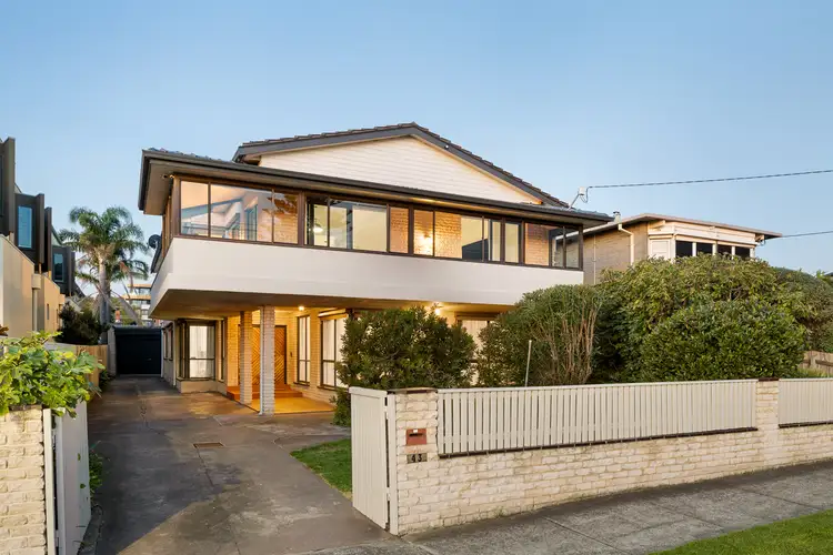 43 Beach Road, Hampton VIC 3188