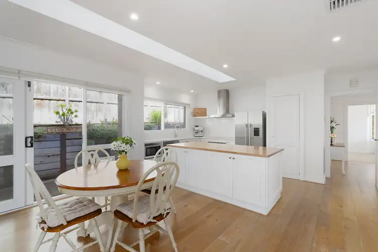 Sixth view of Homely house listing, 2 Sunset Court, Highton VIC 3216