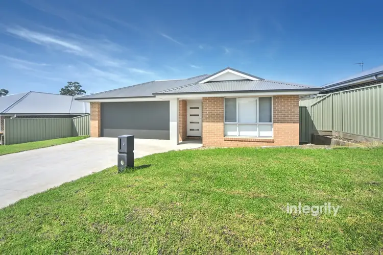 7 Manoora Way, Nowra NSW 2541