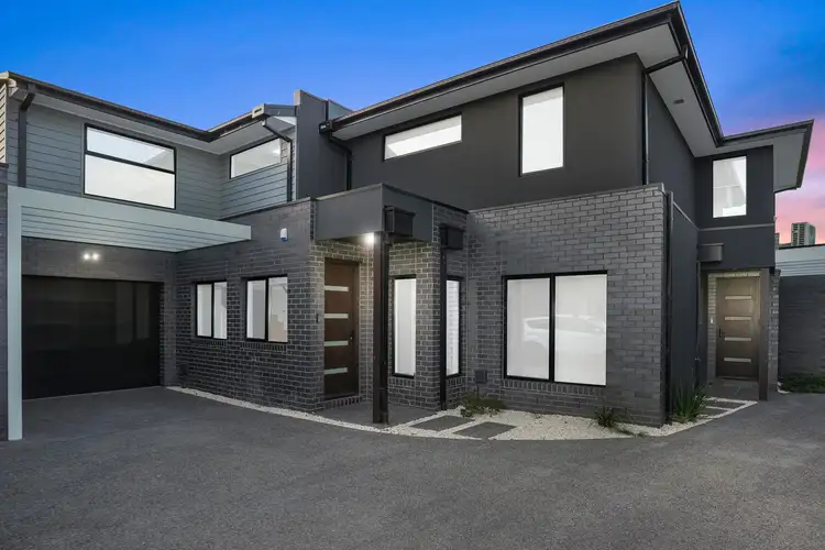 2/77 Waters Drive