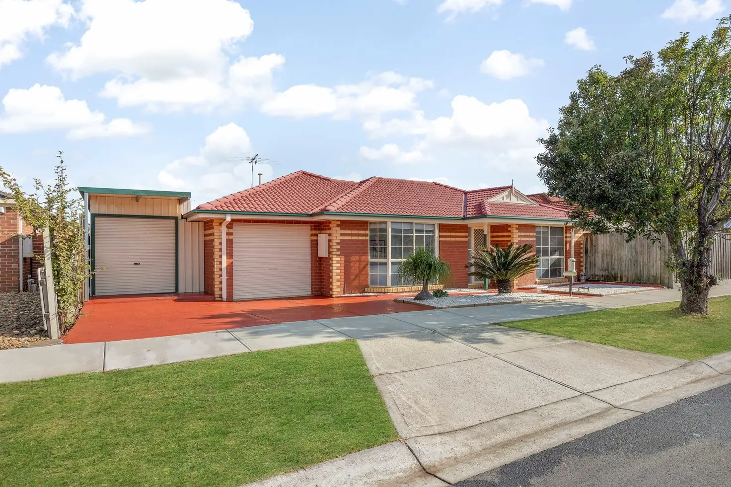 Main view of Homely unit listing, 2/1 Mark Drive, Hillside VIC 3037