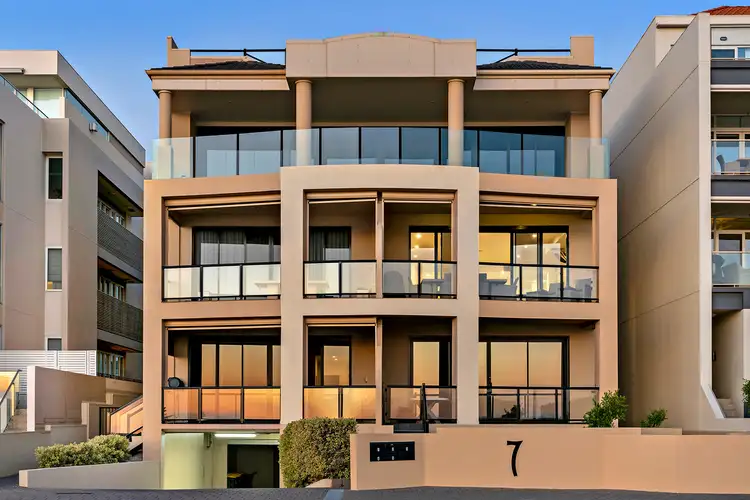 4/7 North Esplanade, Glenelg North SA 5045