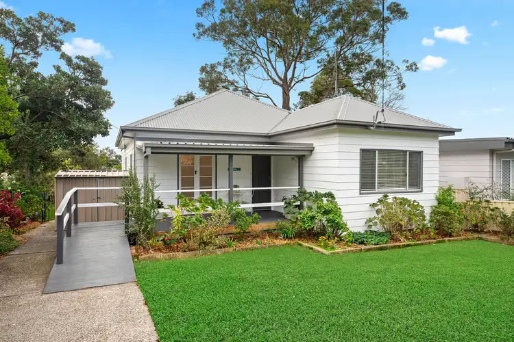 14 Campbell Parade, Mannering Park NSW 2259