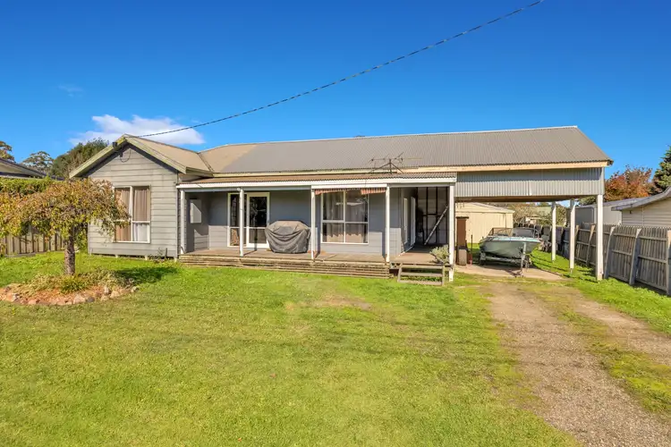 6 Lewis Street, Darnum VIC 3822