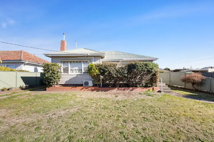 25 Oak Street, Wendouree VIC 3355