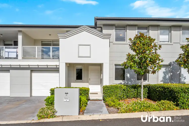 11 Highland Close, Macquarie Links NSW 2565
