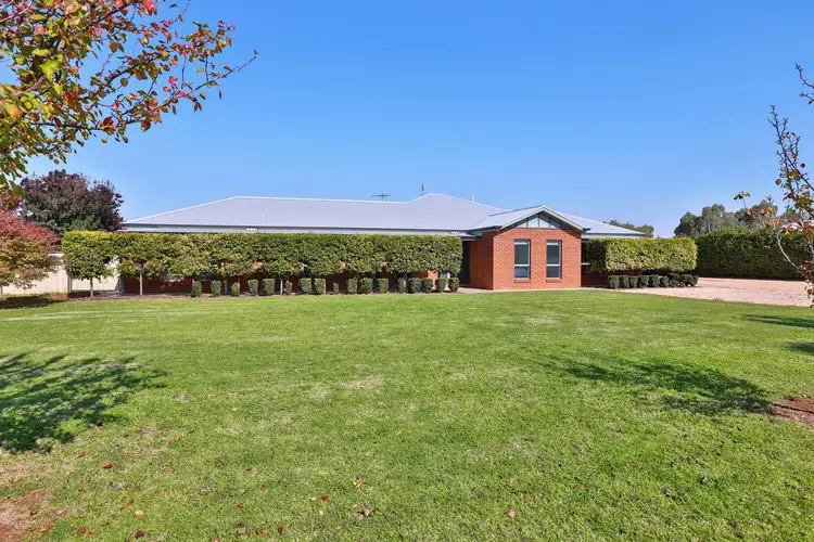 4 Clifton Hill Court, Birdwoodton VIC 3505
