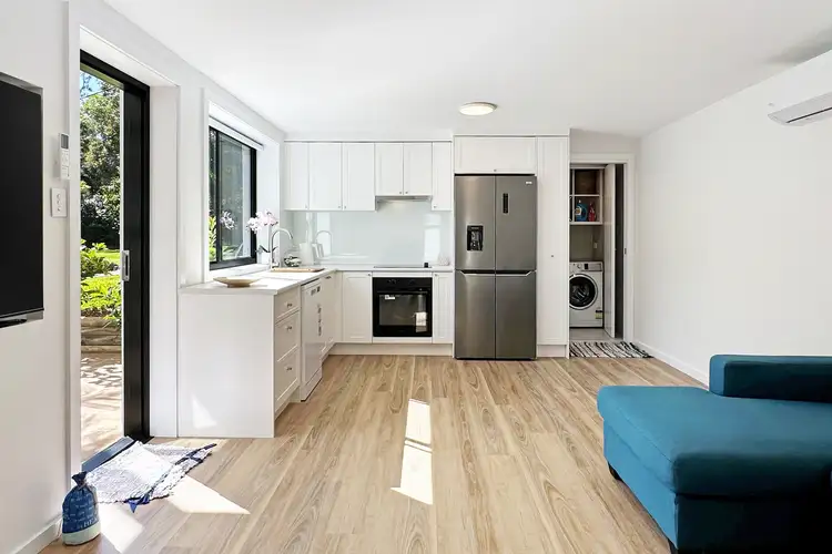 a/149 Del Monte Place