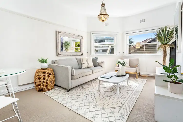8/13 Gilbert Street