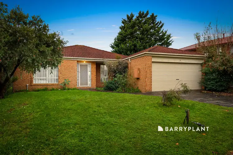 8 Hedgeley Drive, Berwick VIC 3806