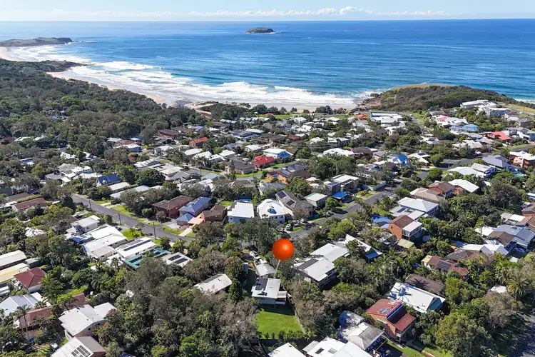 30 Dammerel Crescent, Emerald Beach NSW 2456