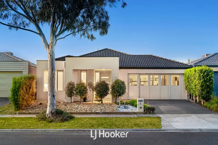 6 Crestway Drive, Cranbourne North VIC 3977