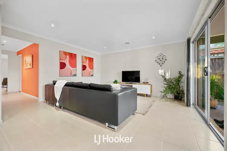 Fifth view of Homely house listing, 6 Crestway Drive, Cranbourne North VIC 3977