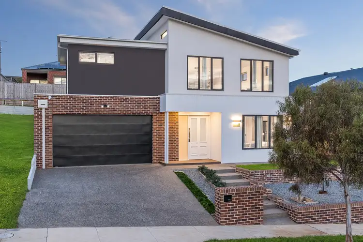 31 Moncrieff Crescent