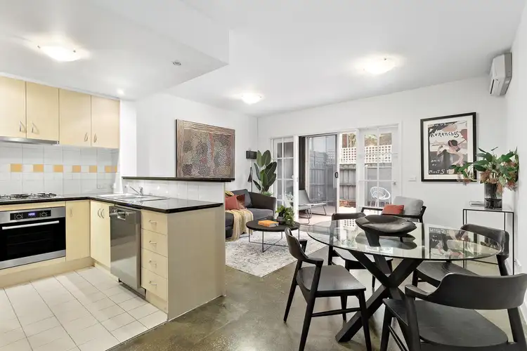 6/221 Dandenong Road