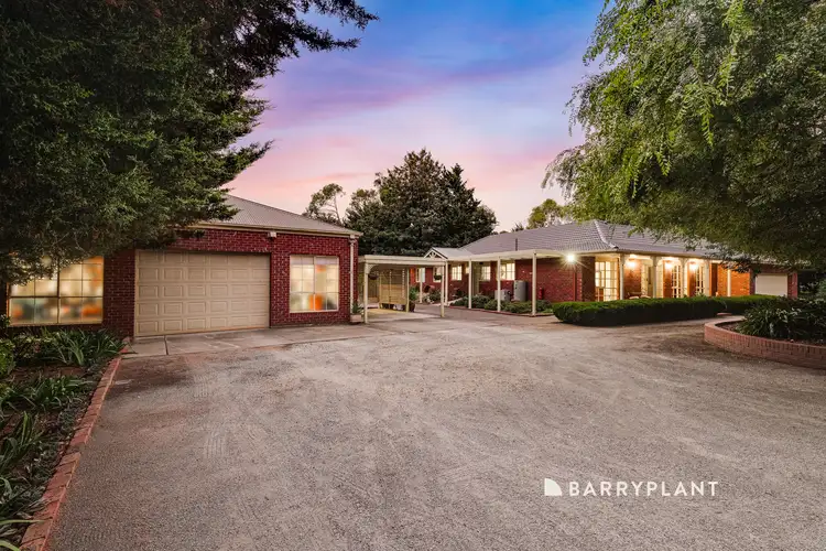 15 Oaktree Drive, Pakenham VIC 3810