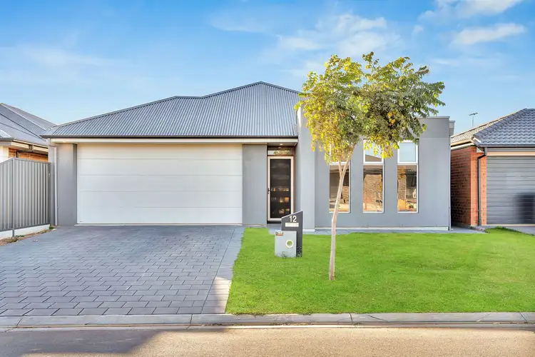 12 Charlotte Avenue