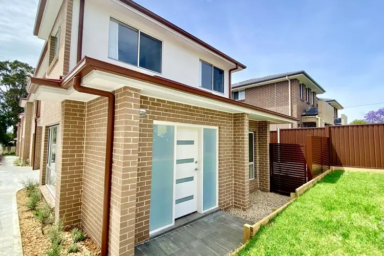 8/18 Australia Street