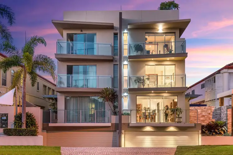 2/35 Hughes Avenue, Main Beach QLD 4217