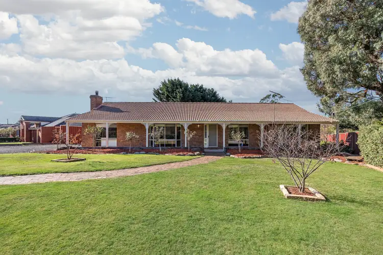 9 Metcalfe Drive, Romsey VIC 3434