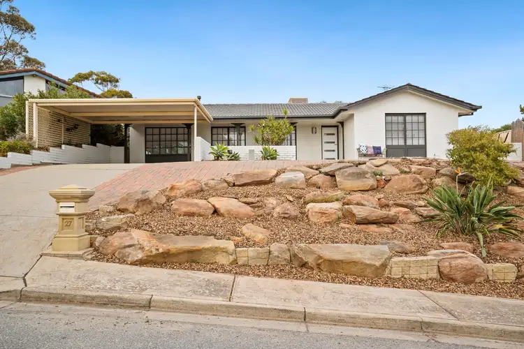 27 Minnipa Drive, Hallett Cove SA 5158