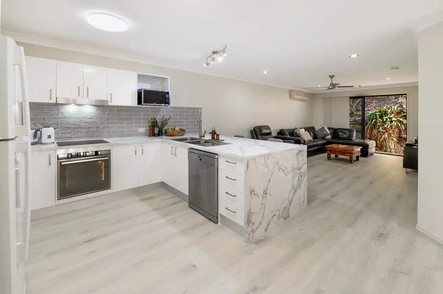 Main view of Homely house listing, 2/10 Marybeth Crescent, Molendinar QLD 4214