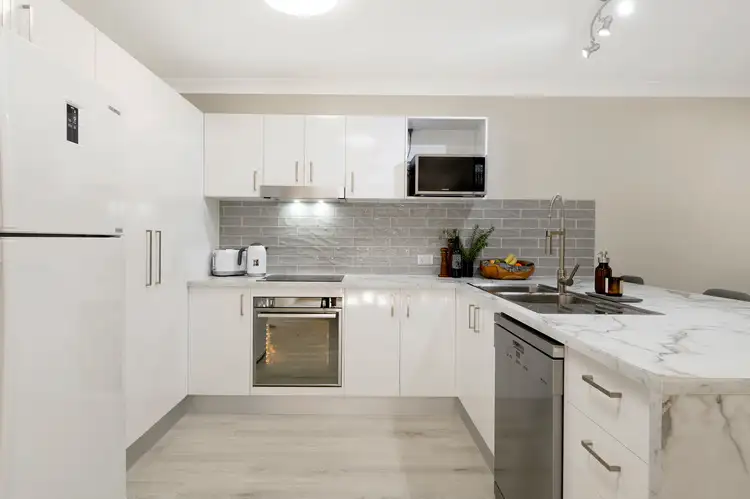 Sixth view of Homely house listing, 2/10 Marybeth Crescent, Molendinar QLD 4214