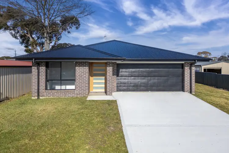 2 Roman Street, Uralla NSW 2358