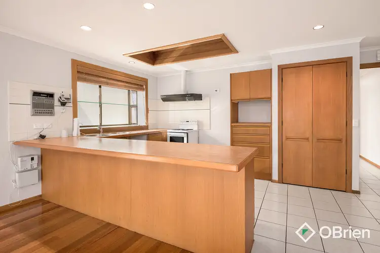 Fifth view of Homely house listing, 9 Murray Close, Frankston VIC 3199
