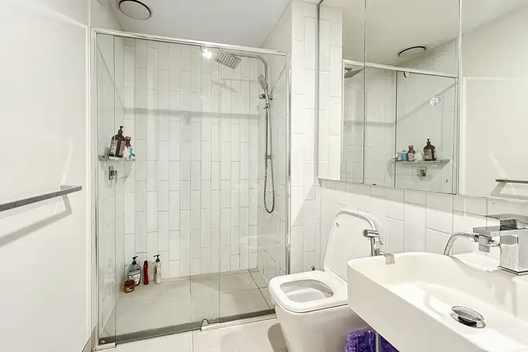 Fifth view of Homely unit listing, 204/21-23 Plenty Road, Bundoora VIC 3083