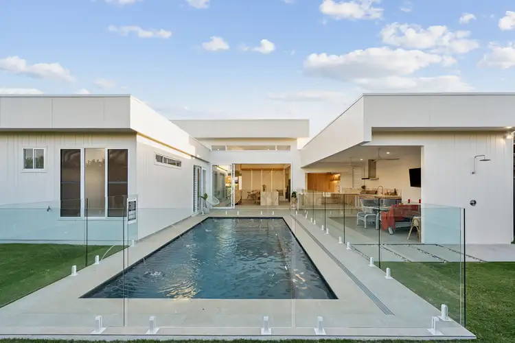 11 Sycamore Place, Palm Beach QLD 4221