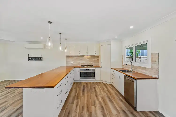 10 Kimba Close, White Rock QLD 4868
